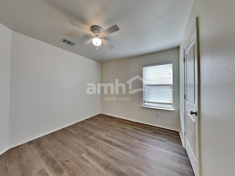 Building Photo - 2026 Wellington Pt