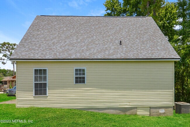 Building Photo - 12290 Versailles St