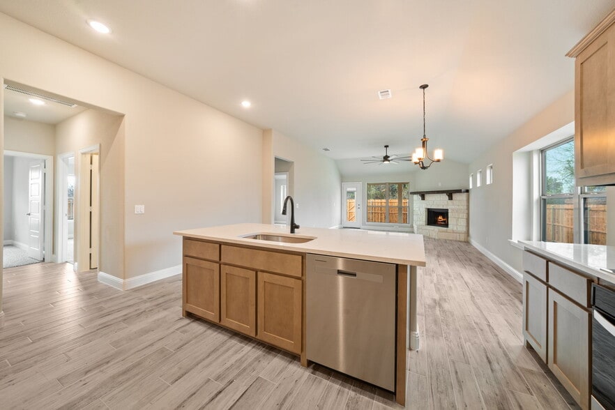 Building Photo - 612 Kyle Dr