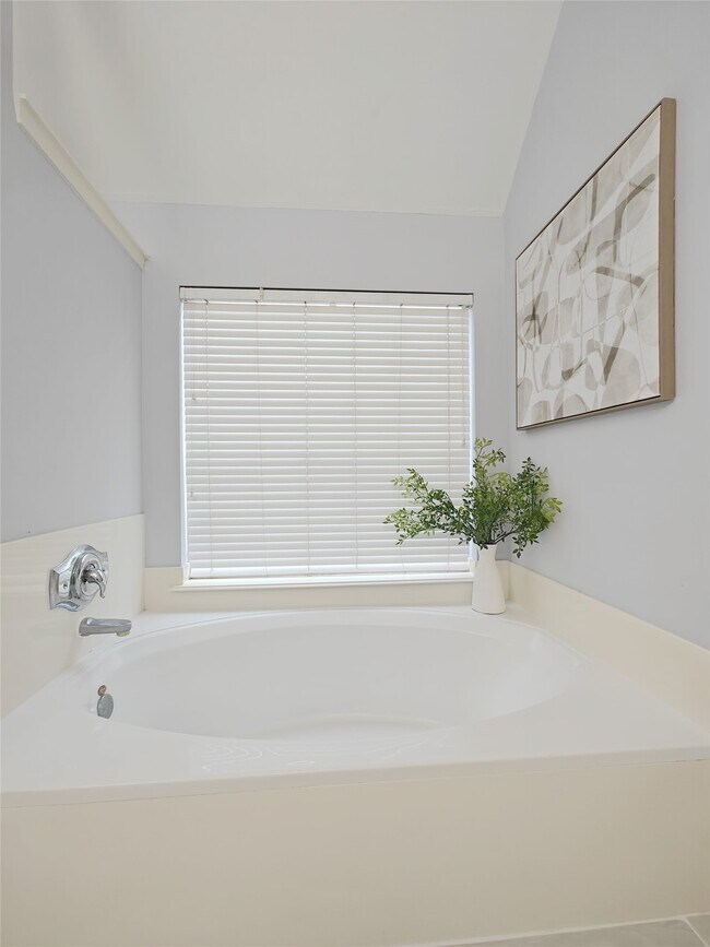 Building Photo - 3810 Paigewood Dr