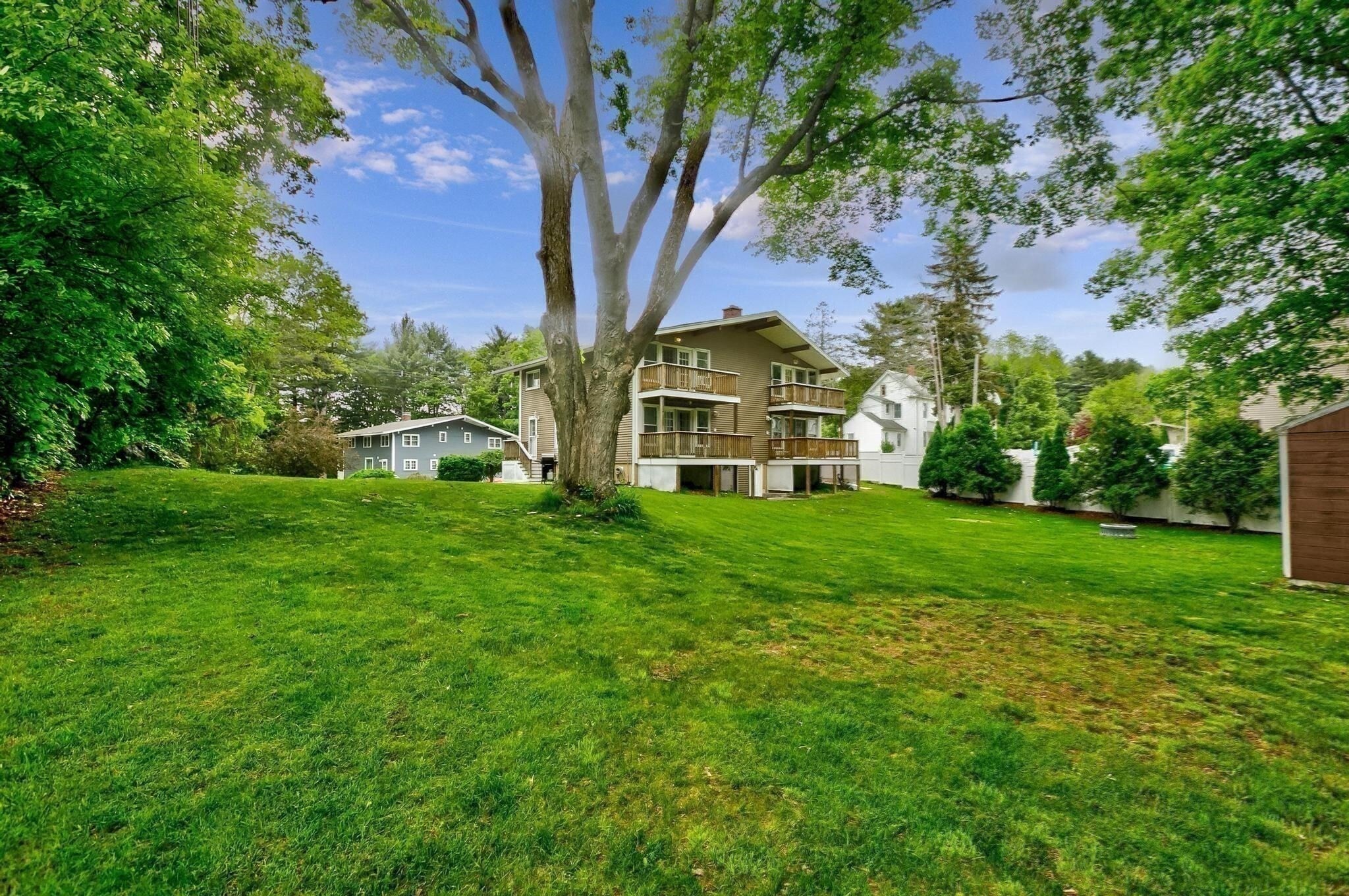 Building Photo - 5 Robinlea Cir