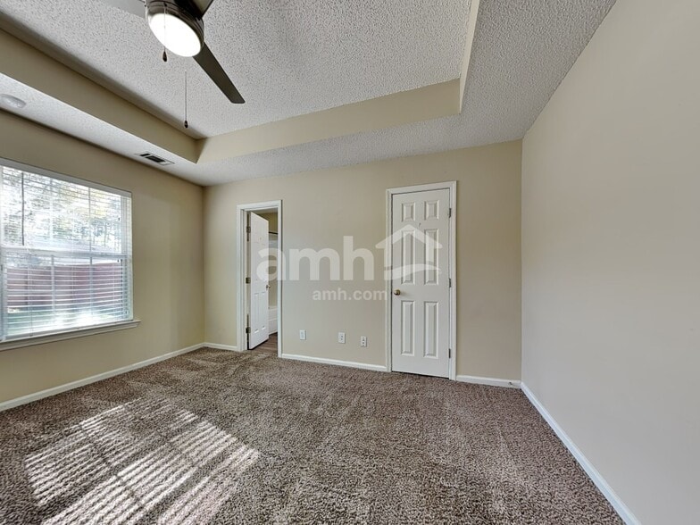 Building Photo - 11 Mills Run Ct