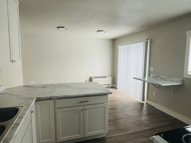 Building Photo - East Missoula - 2 Bed - 1 Bath