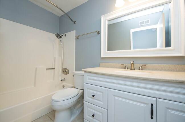 Building Photo - 620 Myrtlewood Ct