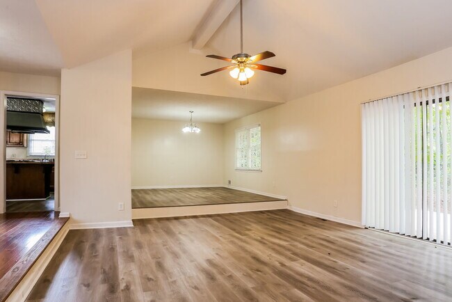 Building Photo - 832 Lost Creek Cir