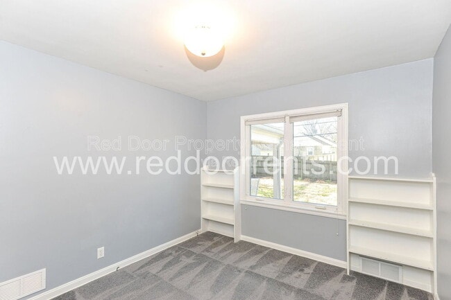 Building Photo - 4930 N Illinois St