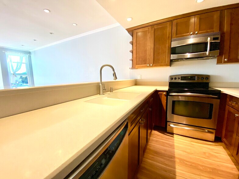 Building Photo - 411 Park Ave