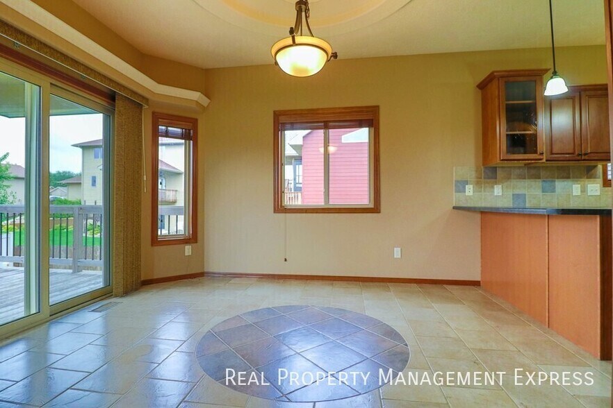Building Photo - 7905 S Grass Creek Dr
