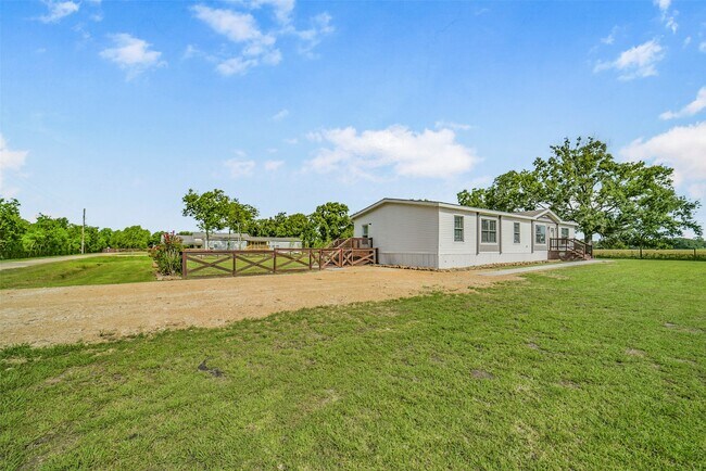 Building Photo - 1566 County Rd 610