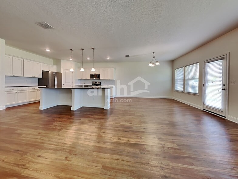Building Photo - 3312 Roundabout Dr
