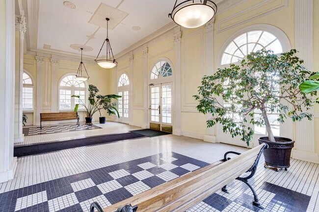 Building Photo - Mt. Pleasant Condo | 2 Bed | 2 Bath | 1,250 Sf