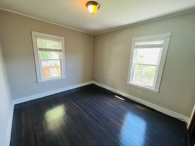 Building Photo - NEWLY RENOVATED PENTHOUSE UNIT