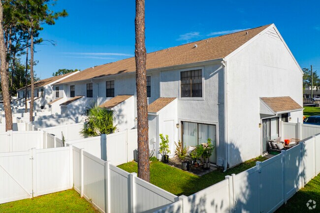 4113 Tartan Pl Tampa, FL - St. Andrews Apartments