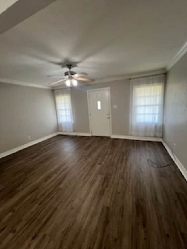 Building Photo - 2 Bed, 1 Bath House, NISD!