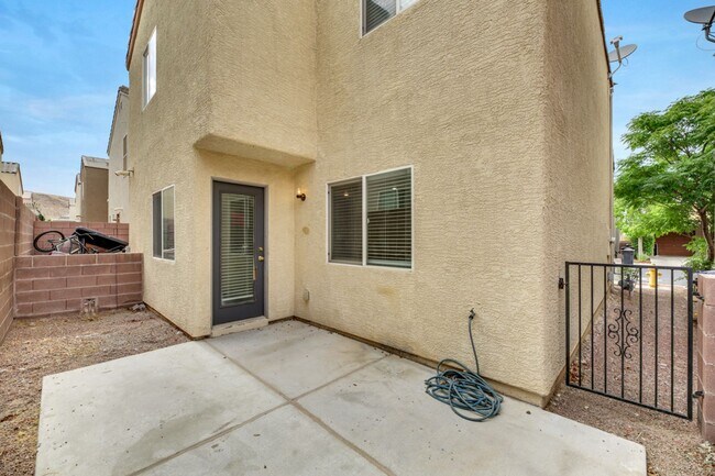Building Photo - Rehabbed 3 Bedroom Rhodes Ranch Beauty!