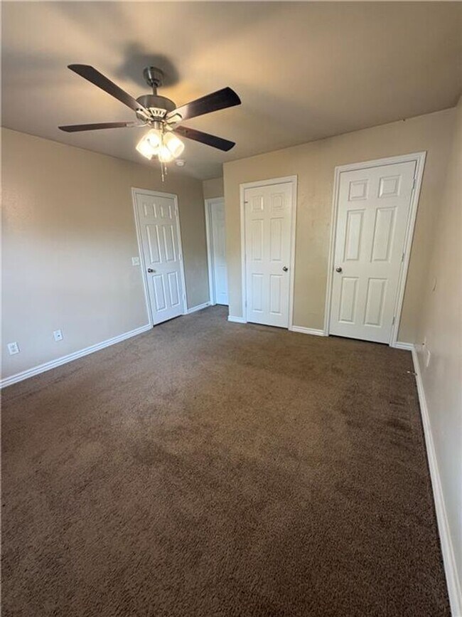 Building Photo - 233-233 Graystone Cir