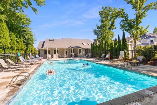 Building Photo - Ground Level Upgraded 2 Bedroom in Sterling Square!