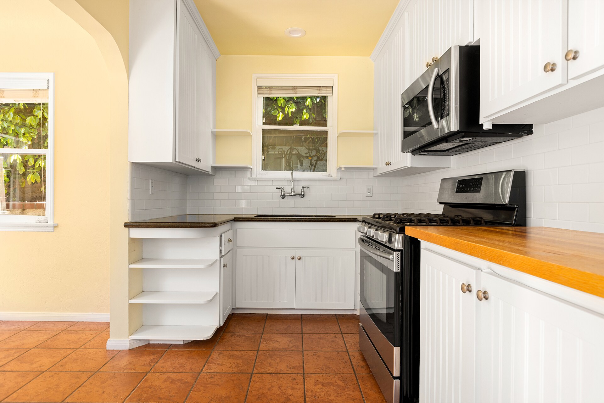 Building Photo - 4841 Avoca St