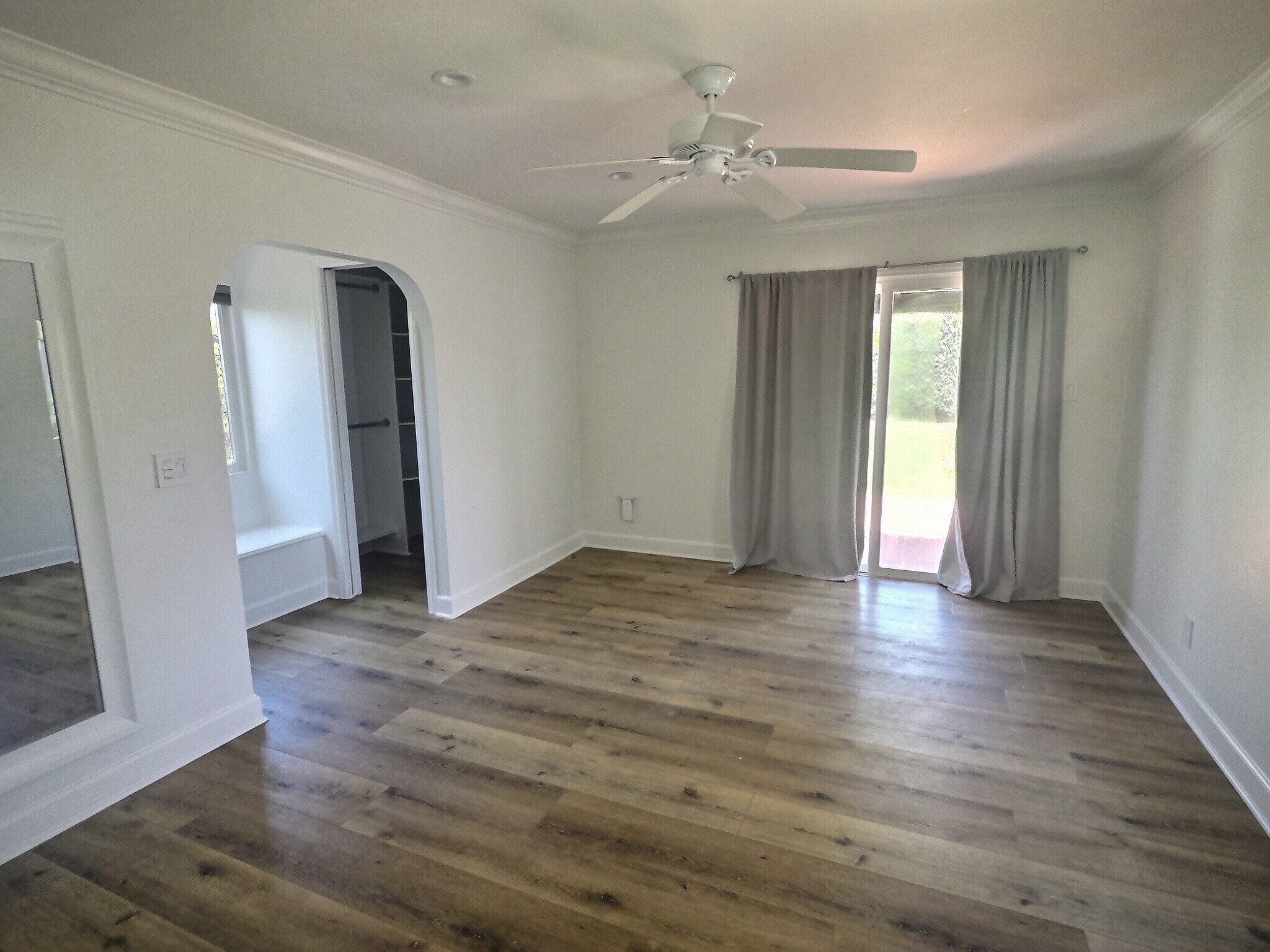 Building Photo - 3737 Paloma Dr