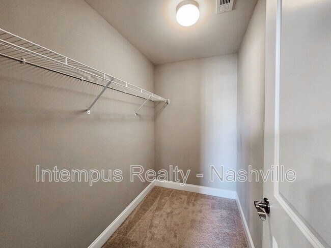 Building Photo - 1005 Maleventum Way