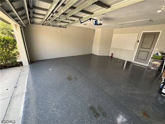 Building Photo - 20620 Pine Tree Ln