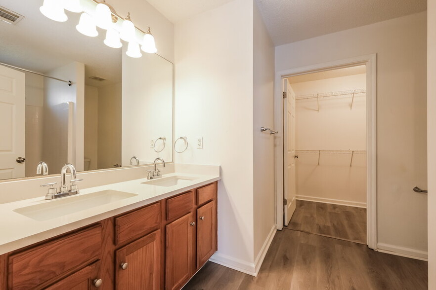 Building Photo - 3568 Brookstone Way