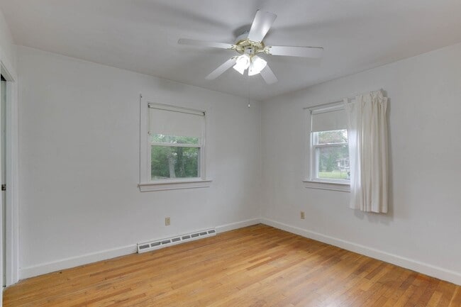 Building Photo - 105 Adams Dr