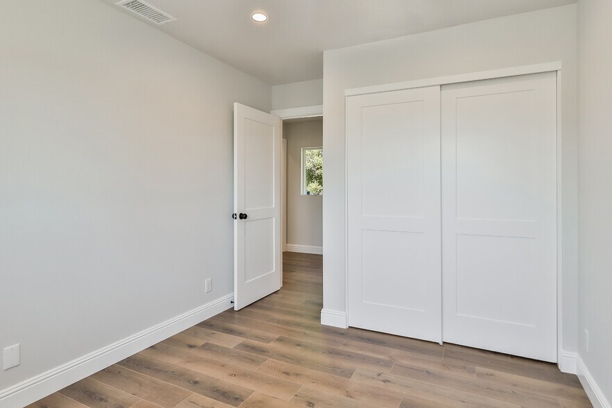 Building Photo - 7702 Mason Ave