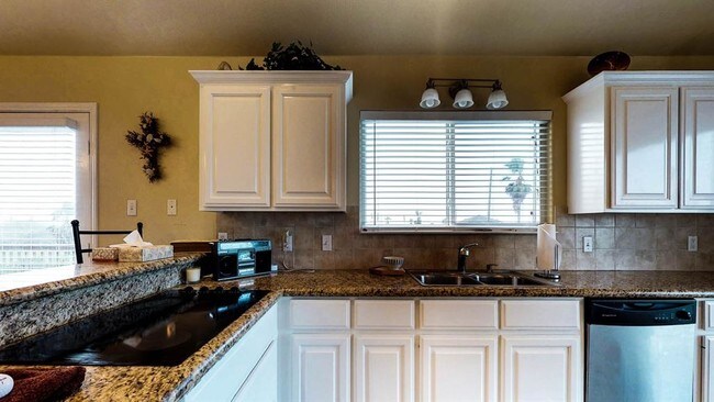 Building Photo - 909 Rancho Caribe Dr