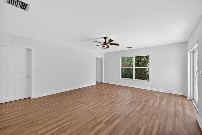 Building Photo - 2808 NE 22nd St