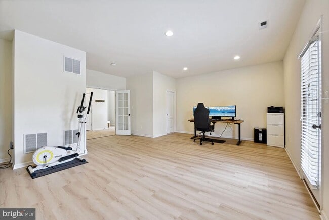 Building Photo - 25148 Sweet Myrtle Square