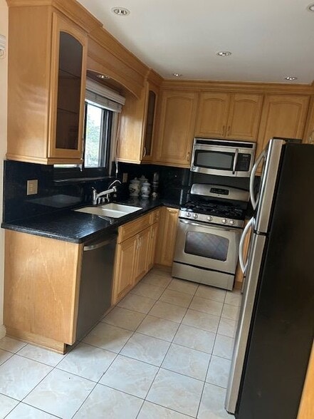 Building Photo - 4000 W Victory Blvd