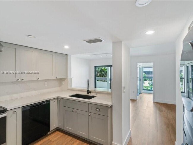 Building Photo - 9020 SW 125th Ave
