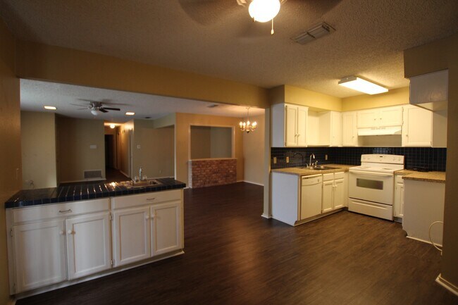 Building Photo - Garrett Duplex 8302/8304