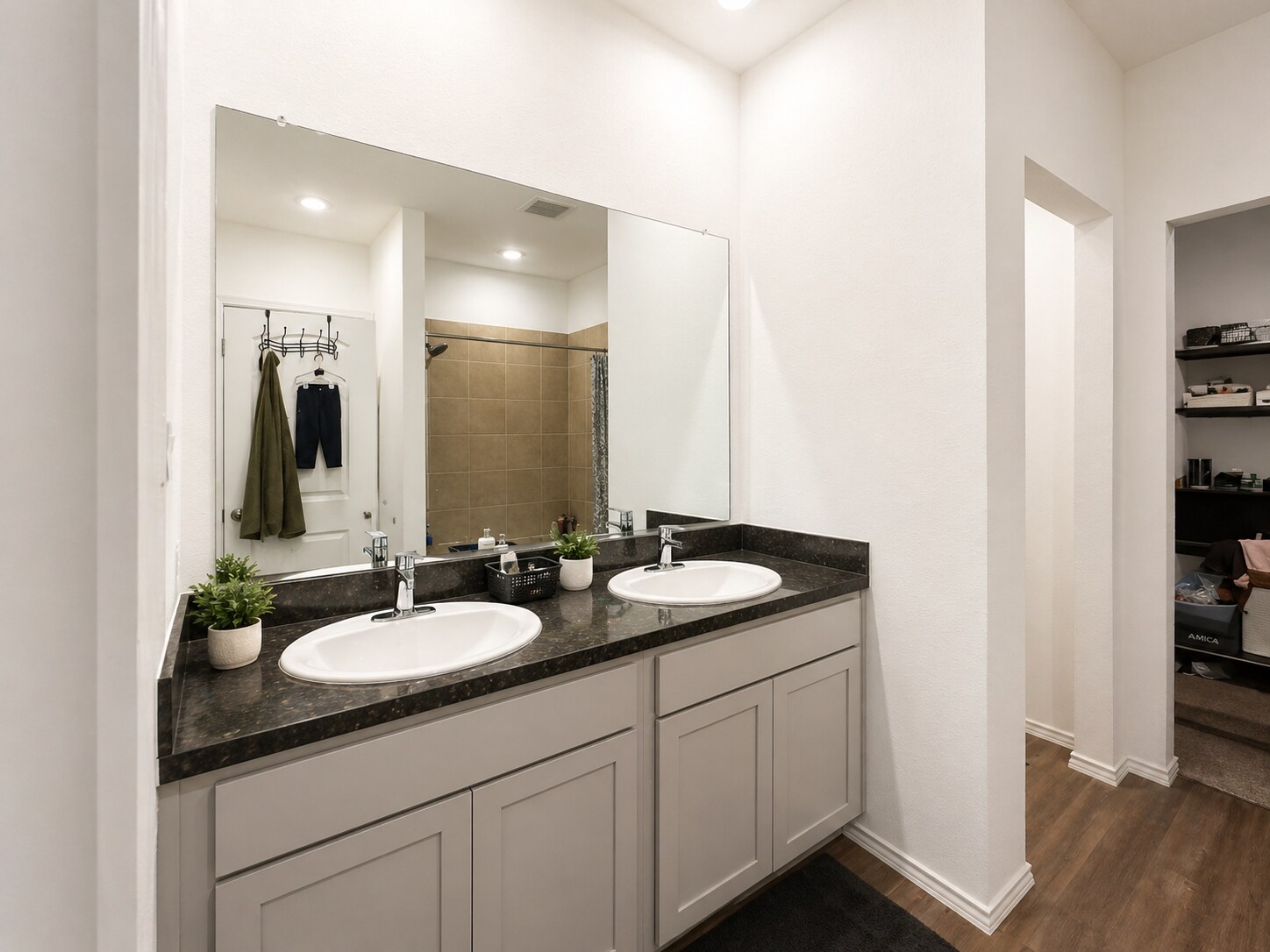 Building Photo - 5207 Twin Acorn Ct