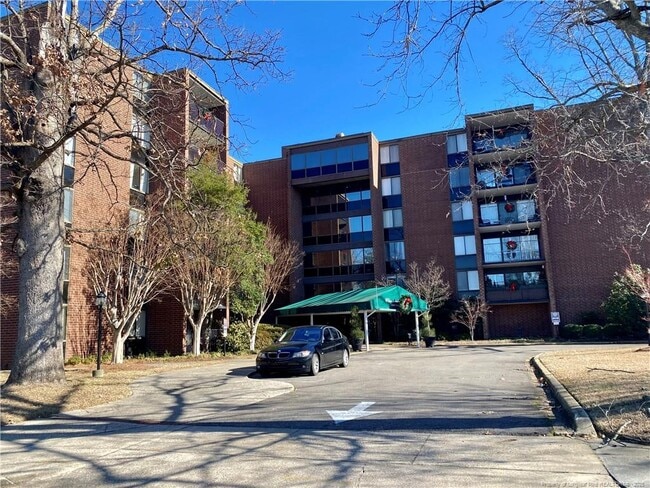 Building Photo - 1100 Clarendon St