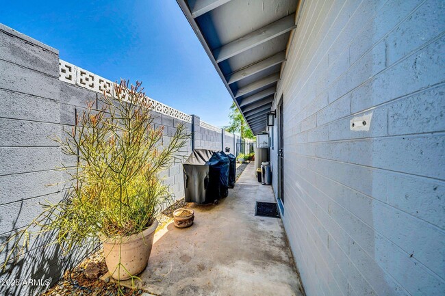 Building Photo - 6221 N 13th Pl