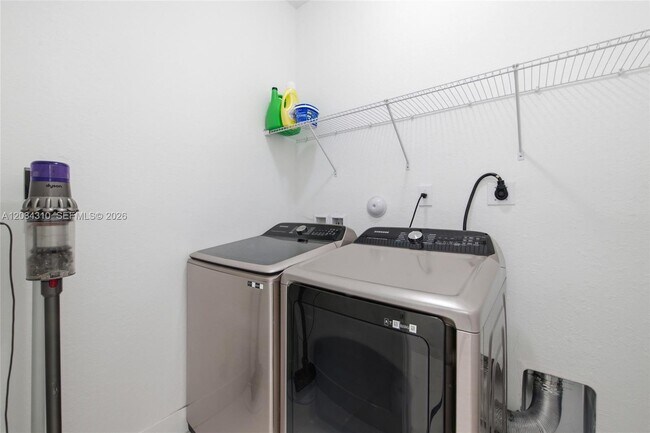 Building Photo - 13630 SW 158th Ave