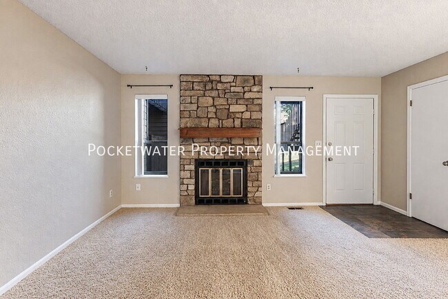 Building Photo - 6225 Willow Ln
