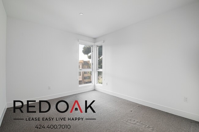 Building Photo - 1168 S Barrington Ave