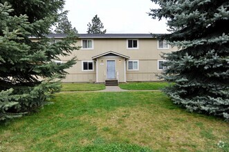 Building Photo - 2 bed 1 bath apartment (4plex building)
