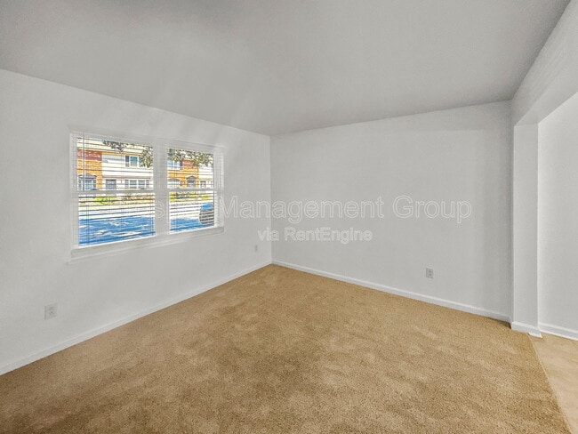 Building Photo - 415 Parkdale Dr