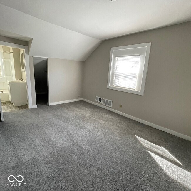 Building Photo - 2009 Westview Dr