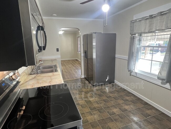 Building Photo - 143 Cedar St