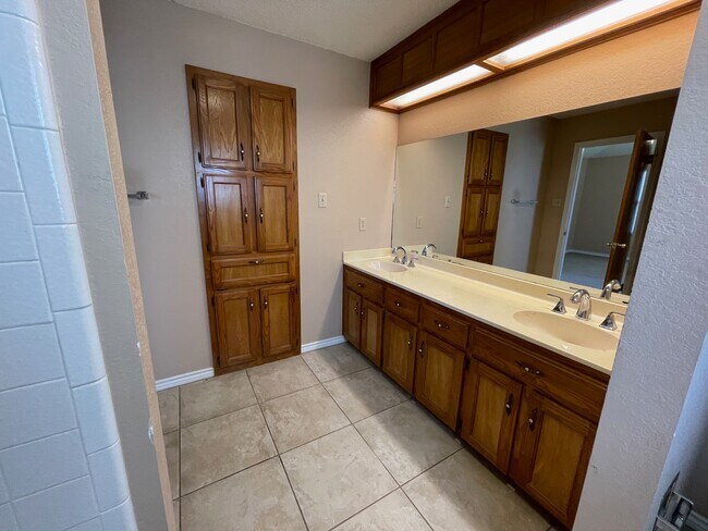 Building Photo - 11509 Sombrero Dr