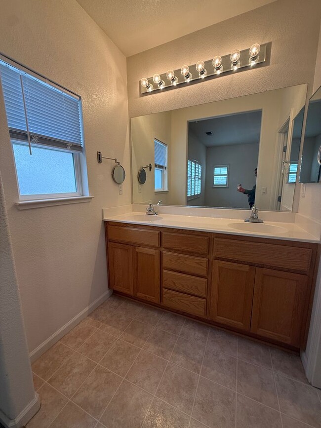 Building Photo - Hampton Park