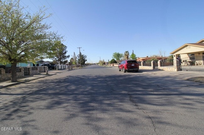 Building Photo - 517 Val Verde St