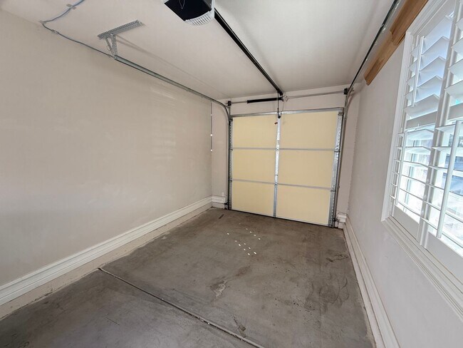Building Photo - 464 Via Palermo Dr