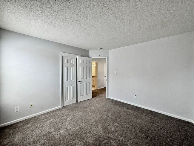 Building Photo - 4-Bedroom Home Castleton Ready 07-16-26! A Pet-Friendly Home - All Appliances - Fenced Yard - Exc...