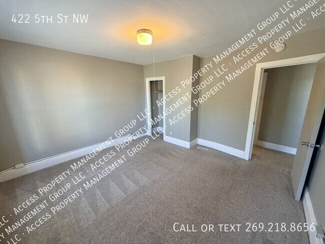 Building Photo - 422 5th St NW